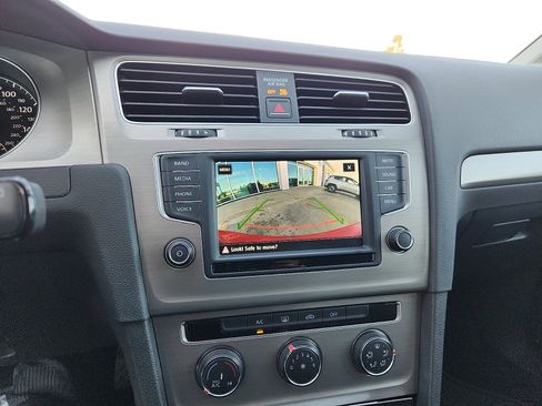 Used 2017 Volkswagen Golf S image 18