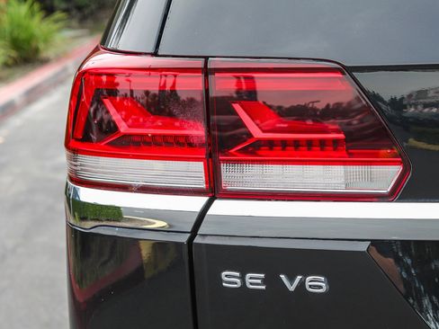 Used 2022 Volkswagen Atlas SE w/ Black Wheel Package image 9