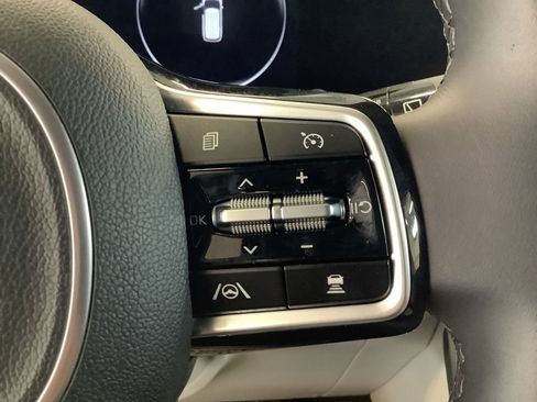 Certified 2024 Kia Carnival SX FWD image 24