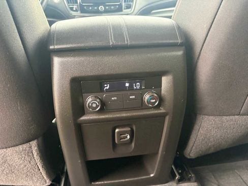 Used 2023 Chevrolet Traverse LT AWD/4WD image 9