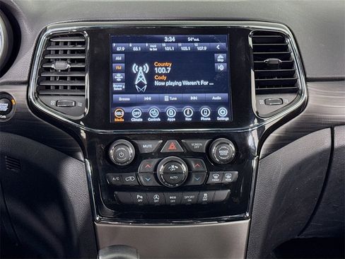 Used 2022 Jeep Grand Cherokee Laredo X image 14