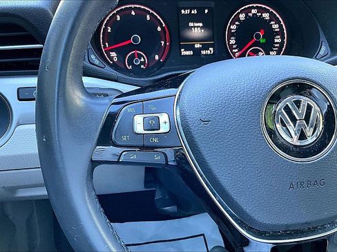 Used 2022 Volkswagen Passat 2.0T SE FWD image 19