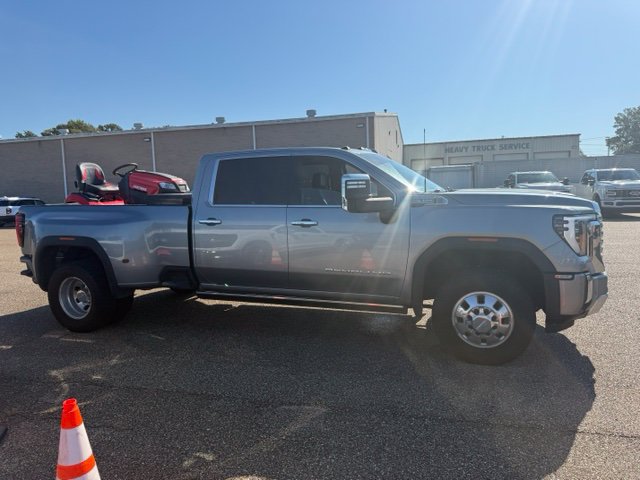 Used 2024 GMC Sierra 3500 Denali w/ Denali Reserve Package AWD/4WD image 11