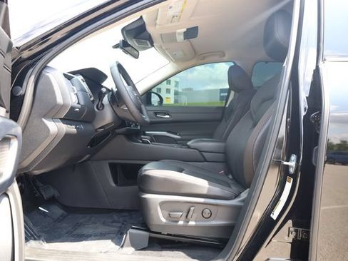 Certified 2025 Nissan Pathfinder SL AWD/4WD image 11