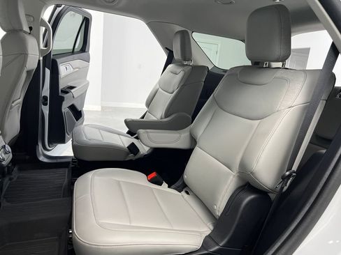 Used 2025 Ford Explorer Active w/ Active Comfort Package image 13