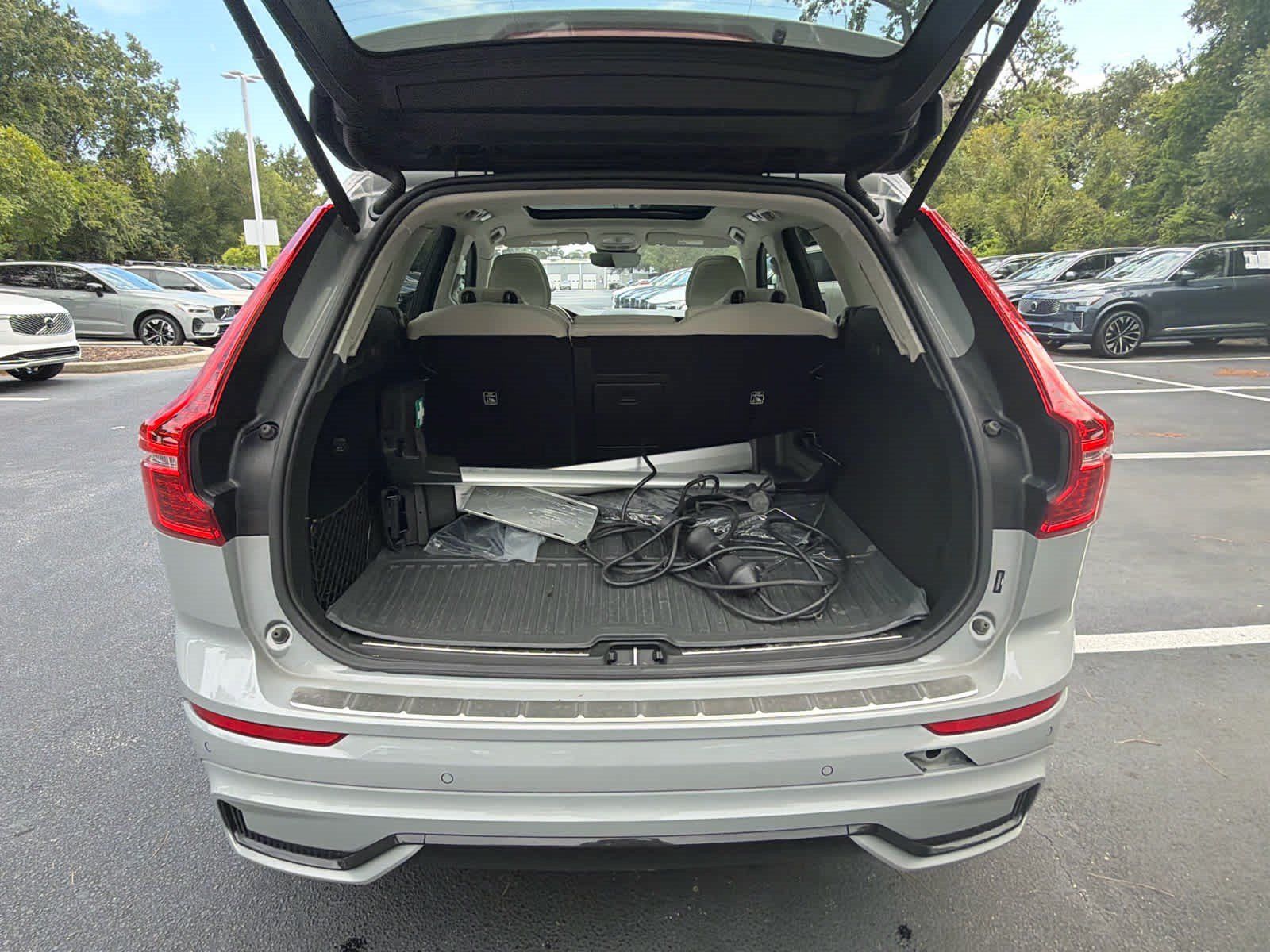 Used 2024 Volvo XC60 T8 Plus w/ Protection Package Premier AWD/4WD image 23