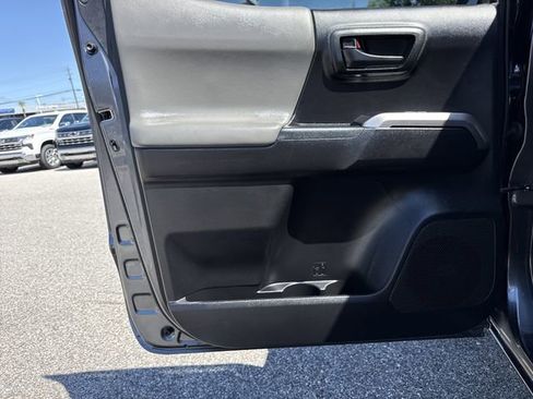 Used 2022 Toyota Tacoma SR5 RWD image 30