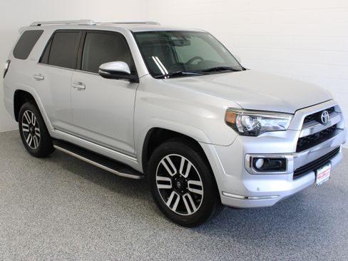 Used 2017 Toyota 4Runner Limited AWD/4WD image 4