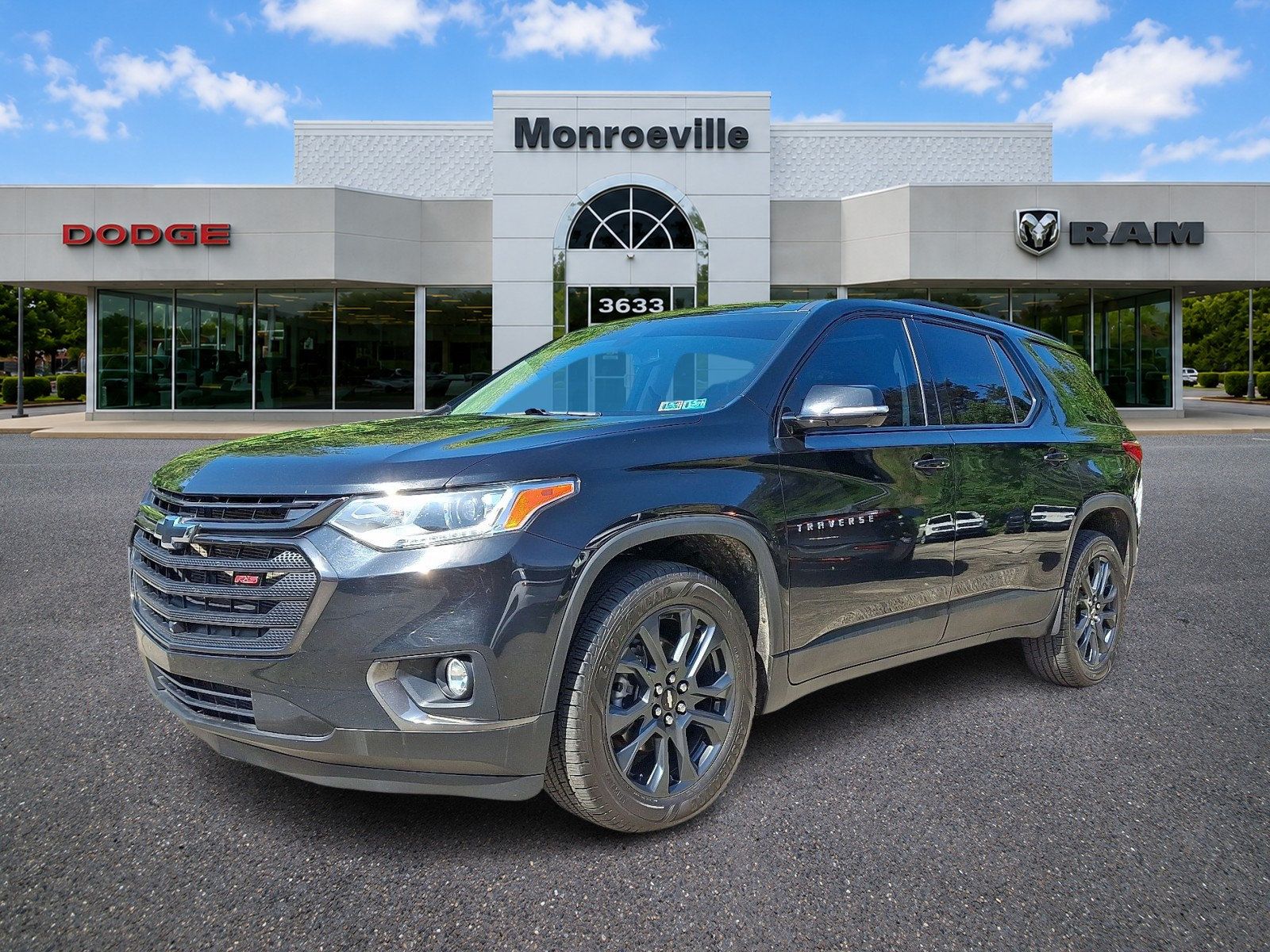 Used 2020 Chevrolet Traverse RS w/ LPO, Cargo Package AWD/4WD image 1