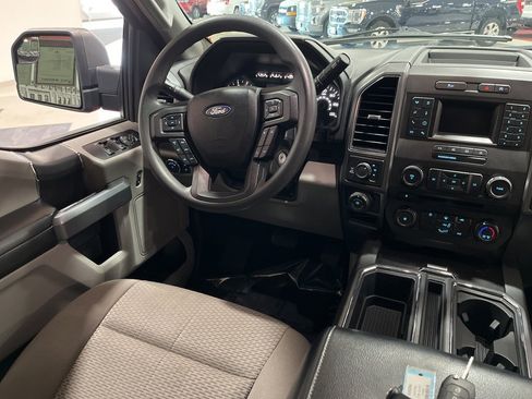 Used 2018 Ford F150 XLT w/ Trailer Tow Package image 15