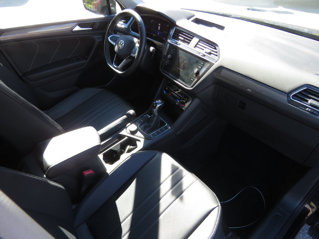 Used 2022 Volkswagen Tiguan SE w/ Panoramic Sunroof Package AWD/4WD image 14
