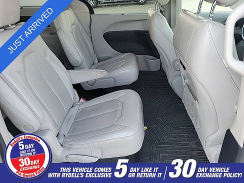 Used 2021 Chrysler Pacifica Touring-L w/ Premium & Safety Sphere Group AWD/4WD image 12