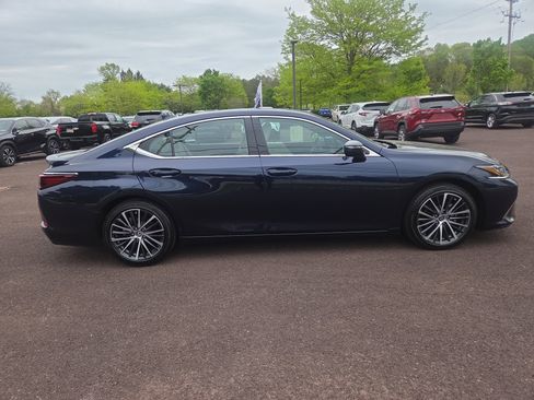 Certified 2025 Lexus ES 350 w/ Premium Package FWD image 2