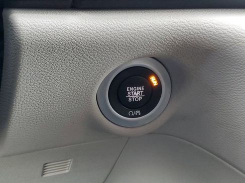 Used 2019 Chrysler Pacifica Touring-L image 15