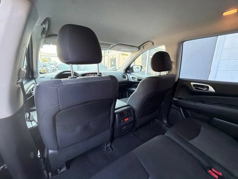 Used 2019 Nissan Pathfinder SV AWD/4WD image 25