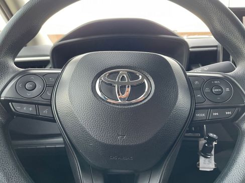 Used 2025 Toyota Corolla LE image 27