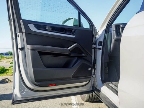 Used 2024 Porsche Cayenne S image 76