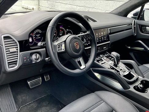 Certified 2023 Porsche Cayenne Turbo AWD/4WD image 4