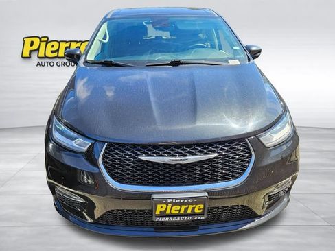 Used 2023 Chrysler Pacifica Touring-L FWD image 2