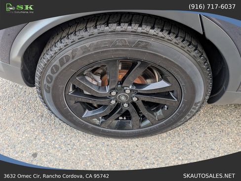 Used 2017 Land Rover Discovery SE AWD/4WD image 38