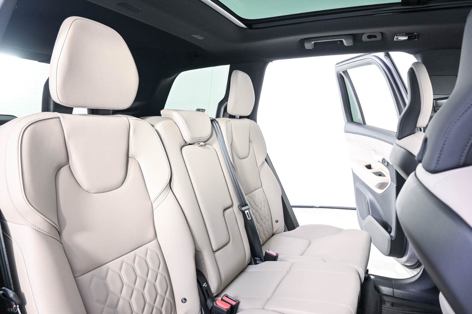 Certified 2026 Volvo XC90 B6 Plus AWD/4WD image 22