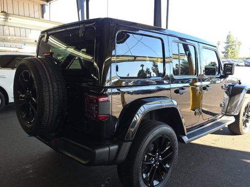 Used 2022 Jeep Wrangler Unlimited Sahara w/ Cold Weather Group image 4