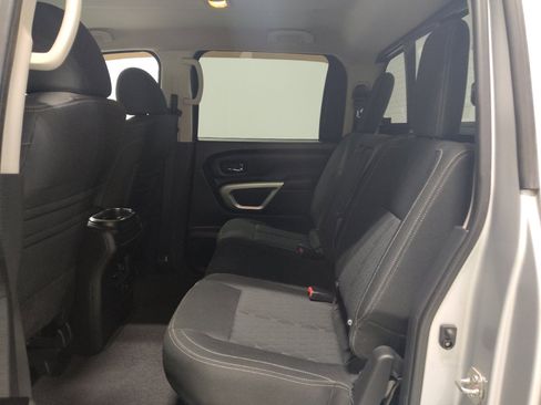 Used 2018 Nissan Titan SV w/ SV Convenience Package AWD/4WD image 18