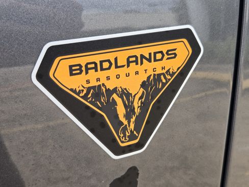 Used 2025 Ford Bronco Badlands AWD/4WD image 8