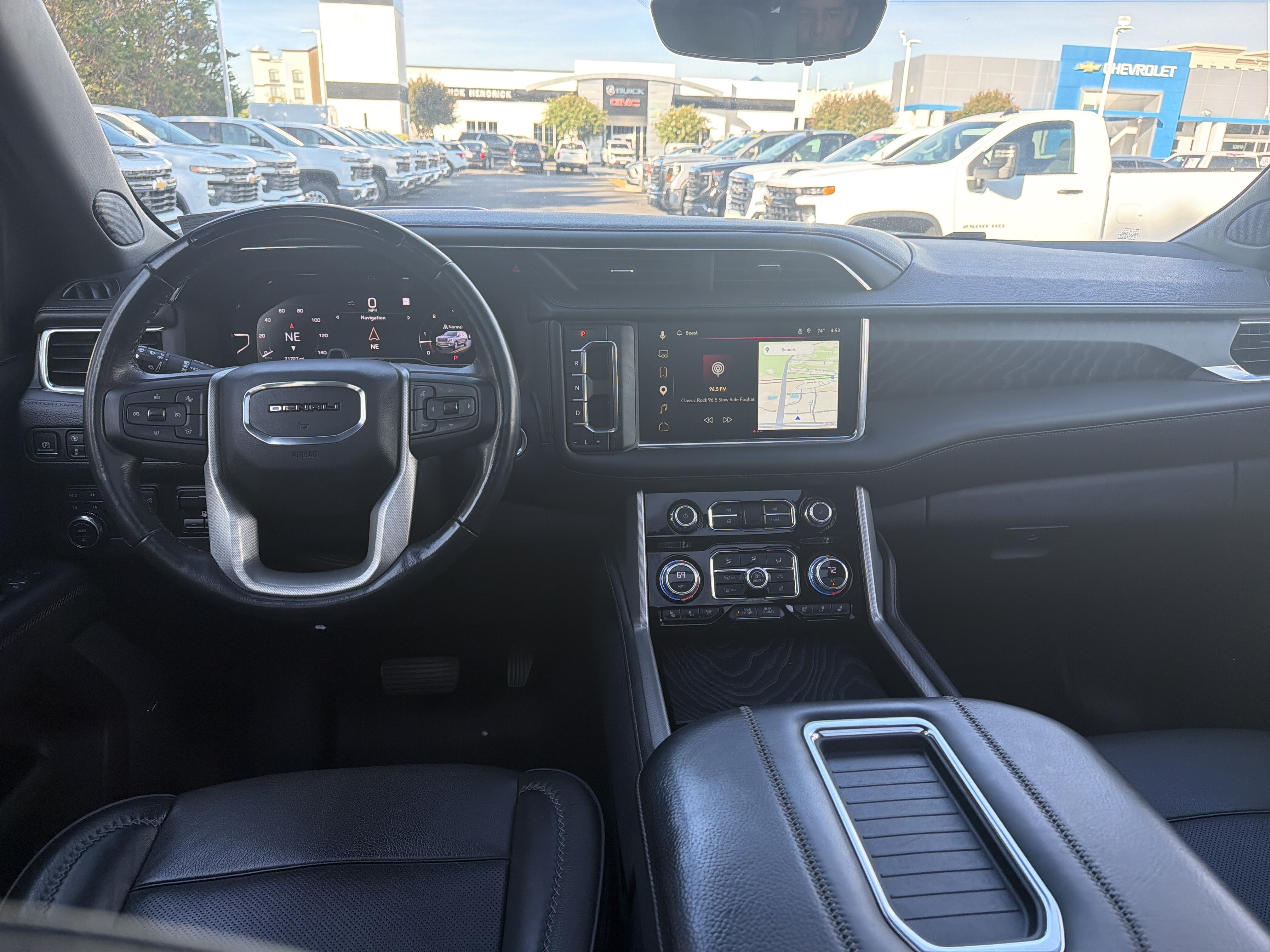 Used 2023 GMC Yukon XL Denali w/ Advanced Technology Package AWD/4WD image 30
