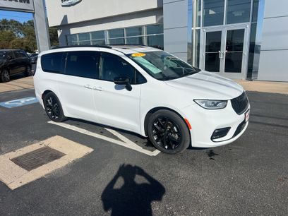 Used 2025 Chrysler Pacifica Limited