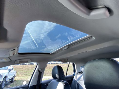 Used 2021 Volkswagen Golf 4-Door image 14