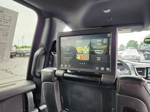 Used 2019 Chrysler Pacifica Touring-L Plus w/ S Appearance Package FWD image 27