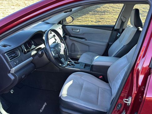 Used 2016 Toyota Camry XSE image 8