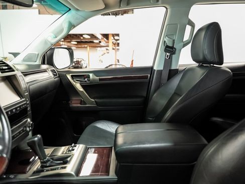 Used 2017 Lexus GX 460 Premium w/ Premium Package image 58