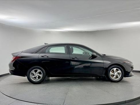 Used 2021 Hyundai Elantra SE FWD image 8