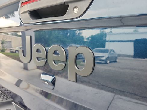 Used 2025 Jeep Gladiator Sport AWD/4WD image 33