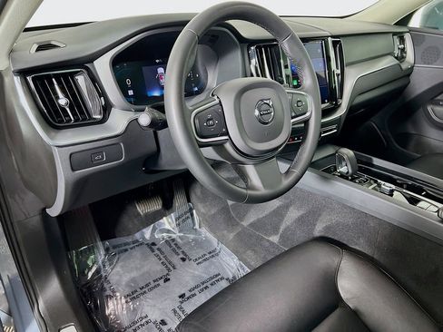 Used 2023 Volvo XC60 B5 Core AWD/4WD image 9