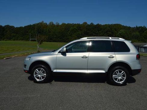 Used 2009 Volkswagen Touareg VR6 image 4