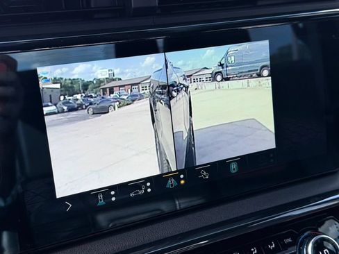 Used 2022 GMC Sierra 1500 AT4 w/ Technology Package AWD/4WD image 37