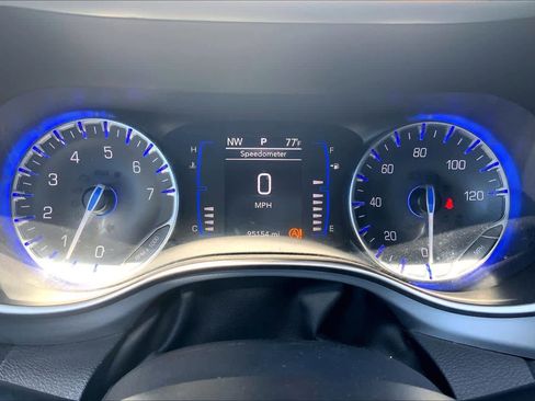 Used 2020 Chrysler Pacifica Touring w/ S Appearance Package FWD image 26
