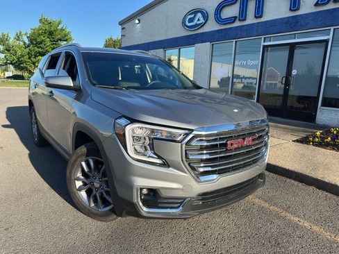 Used 2024 GMC Terrain SLT image 2