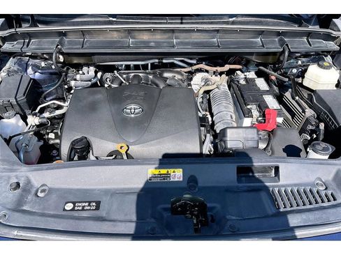 Used 2021 Toyota Highlander XLE AWD/4WD image 12