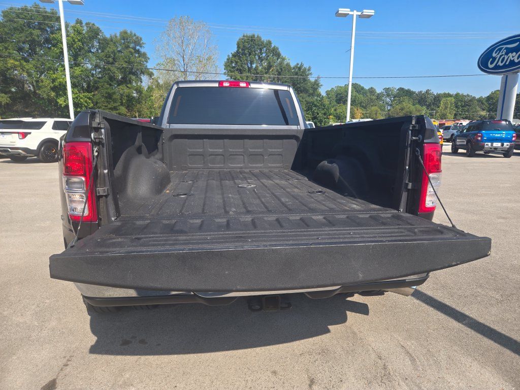Used 2022 RAM 3500 Tradesman w/ Chrome Appearance Group AWD/4WD image 5