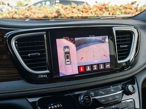 Used 2022 Chrysler Pacifica Pinnacle FWD image 24