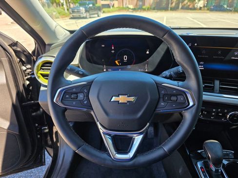 Used 2025 Chevrolet Trax LT w/ Driver Confidence Package FWD image 21