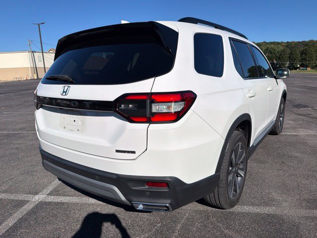 Used 2023 Honda Pilot Touring image 7