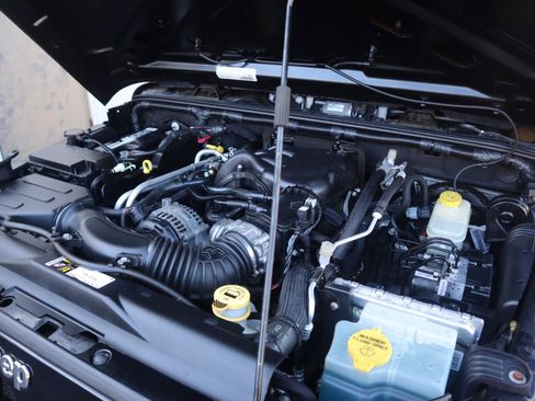 Used 2015 Jeep Wrangler Unlimited Sport w/ Quick Order Package 24S image 33