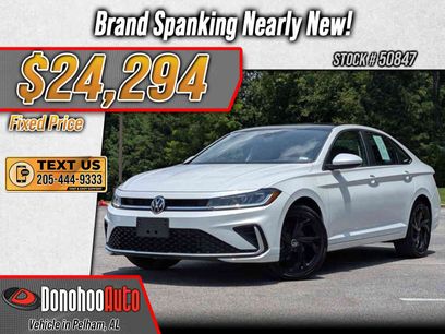Used 2025 Volkswagen Jetta SE w/ Sunroof Package