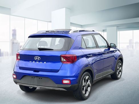 Used 2023 Hyundai Venue Limited w/ Cargo Package FWD image 4
