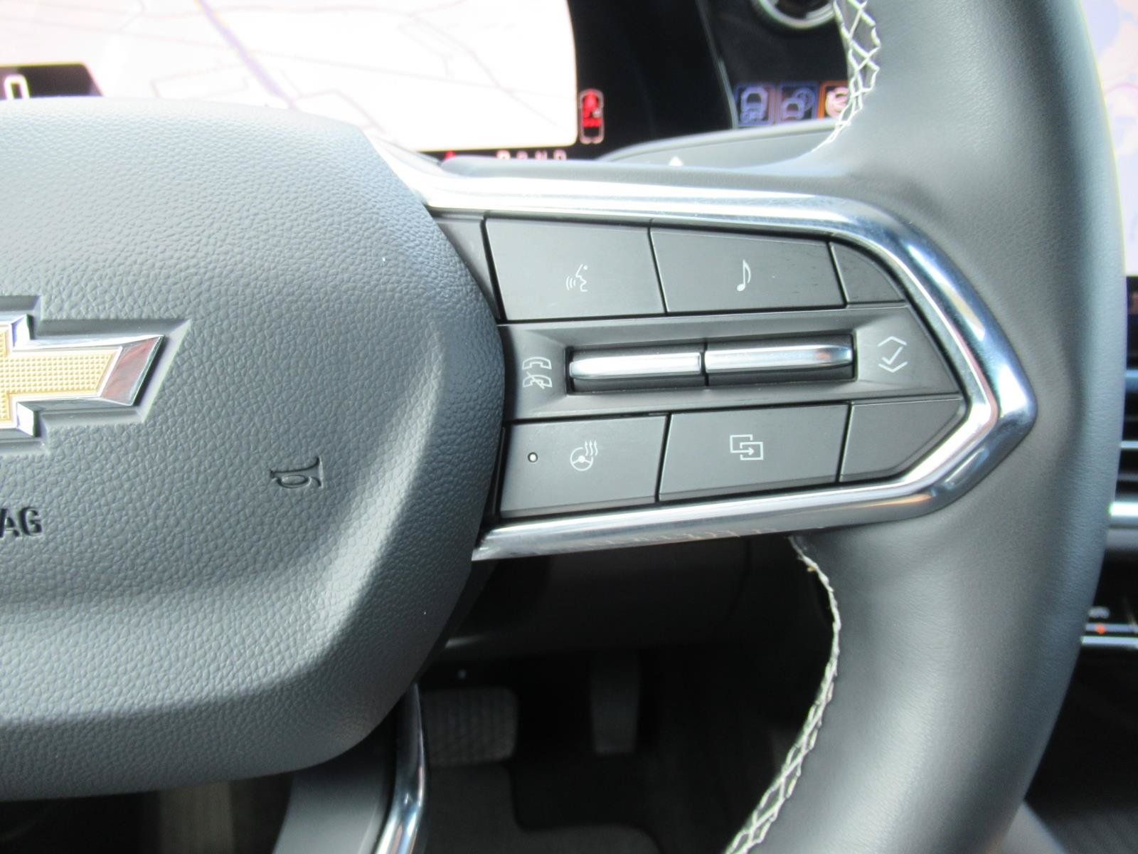 Used 2024 Chevrolet Equinox EV LT FWD image 25